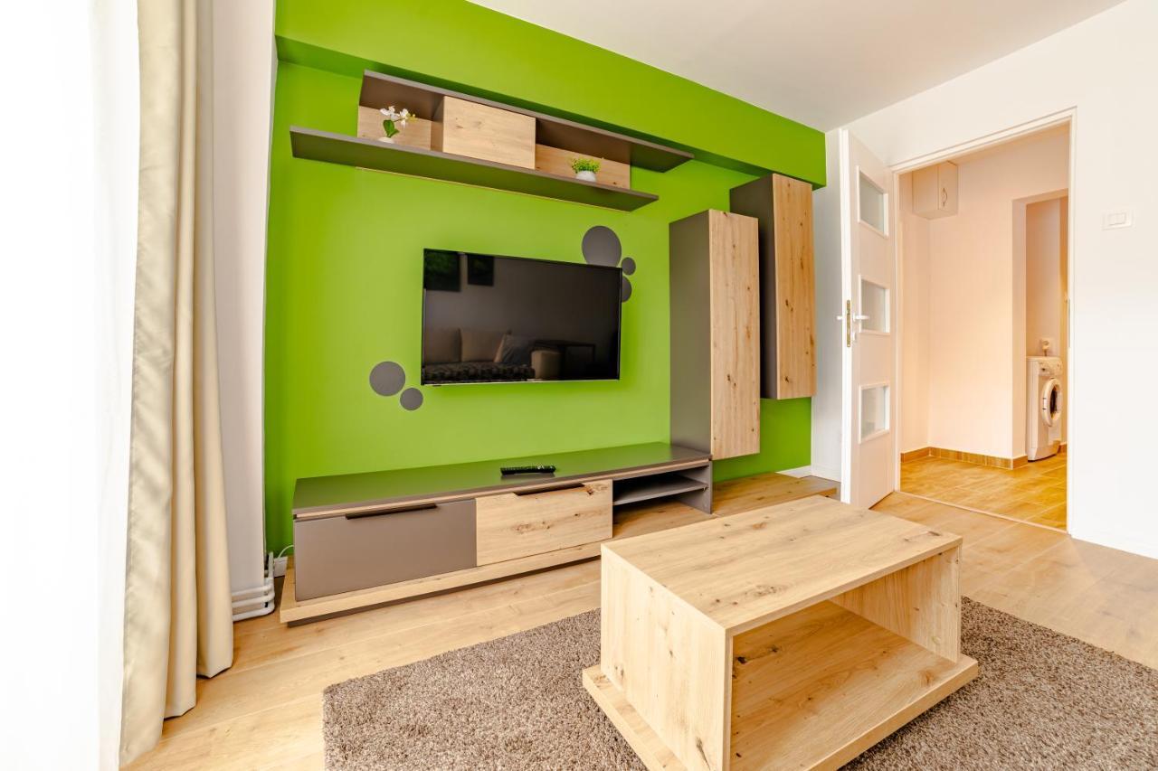 Mid-Term Rental Racadau Apartment Brassó Kültér fotó