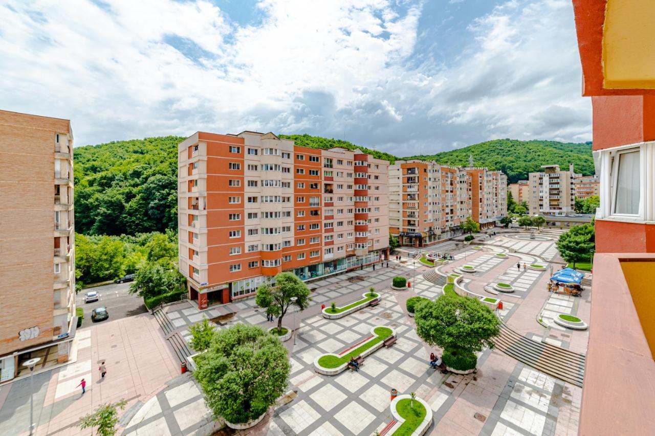 Mid-Term Rental Racadau Apartment Brassó Kültér fotó