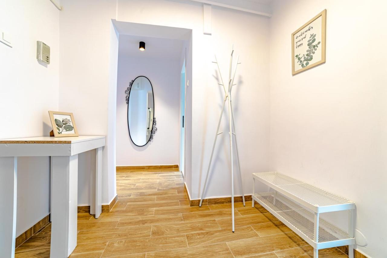 Mid-Term Rental Racadau Apartment Brassó Kültér fotó