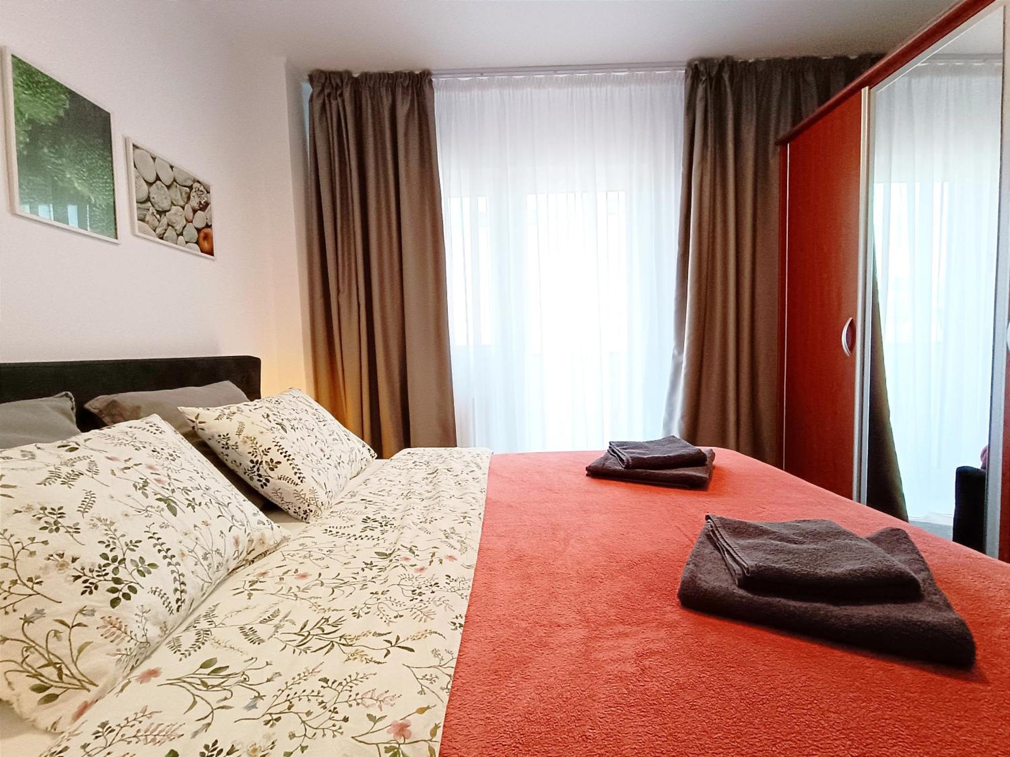 Mid-Term Rental Racadau Apartment Brassó Kültér fotó